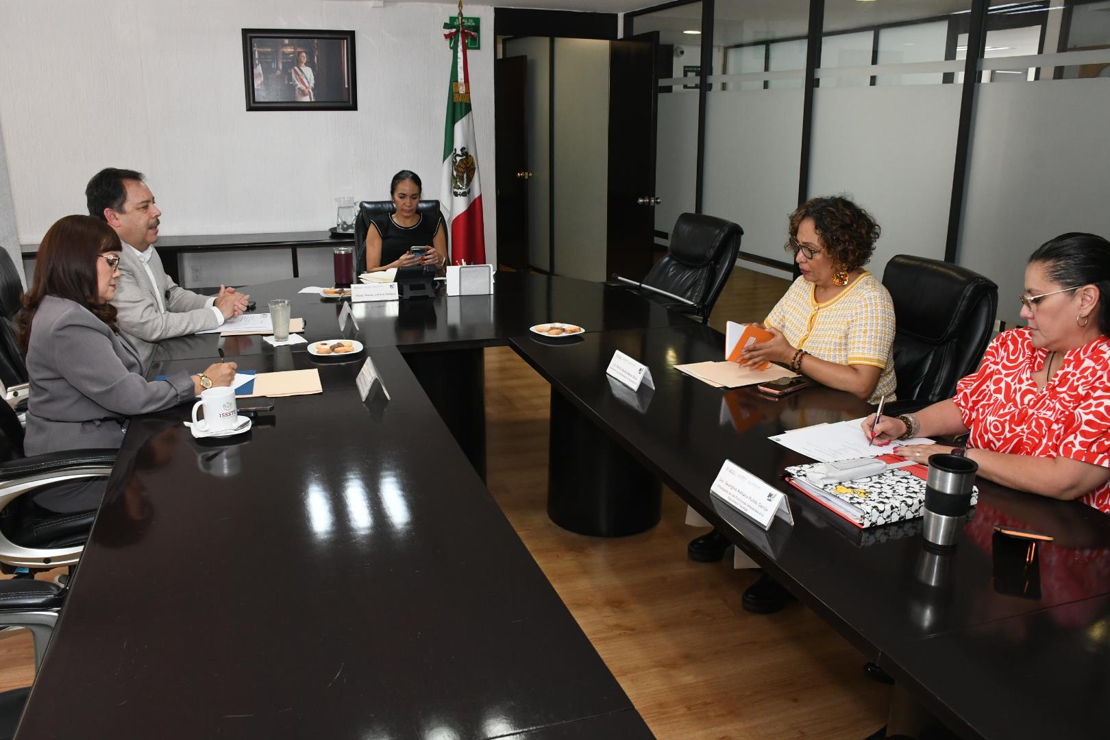 Reunión de trabajo con la Mtra. Dunia Ludlow Deloya, Directora de SUPERISSSTE